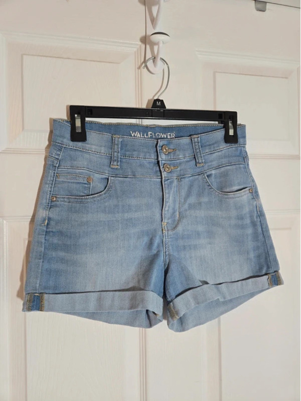 Wallflower cuffed jean shorts size 7